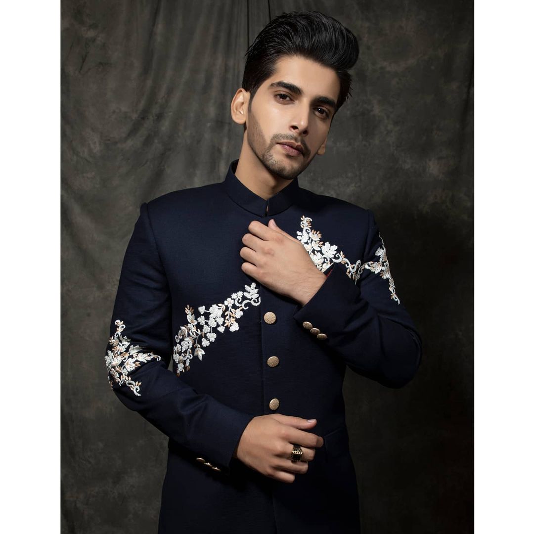 Akshit Sukhija Biography, Instagram, Net Worth, Age, Girlfriend, Relationship, Success Story, Early Life, and Body Measurements