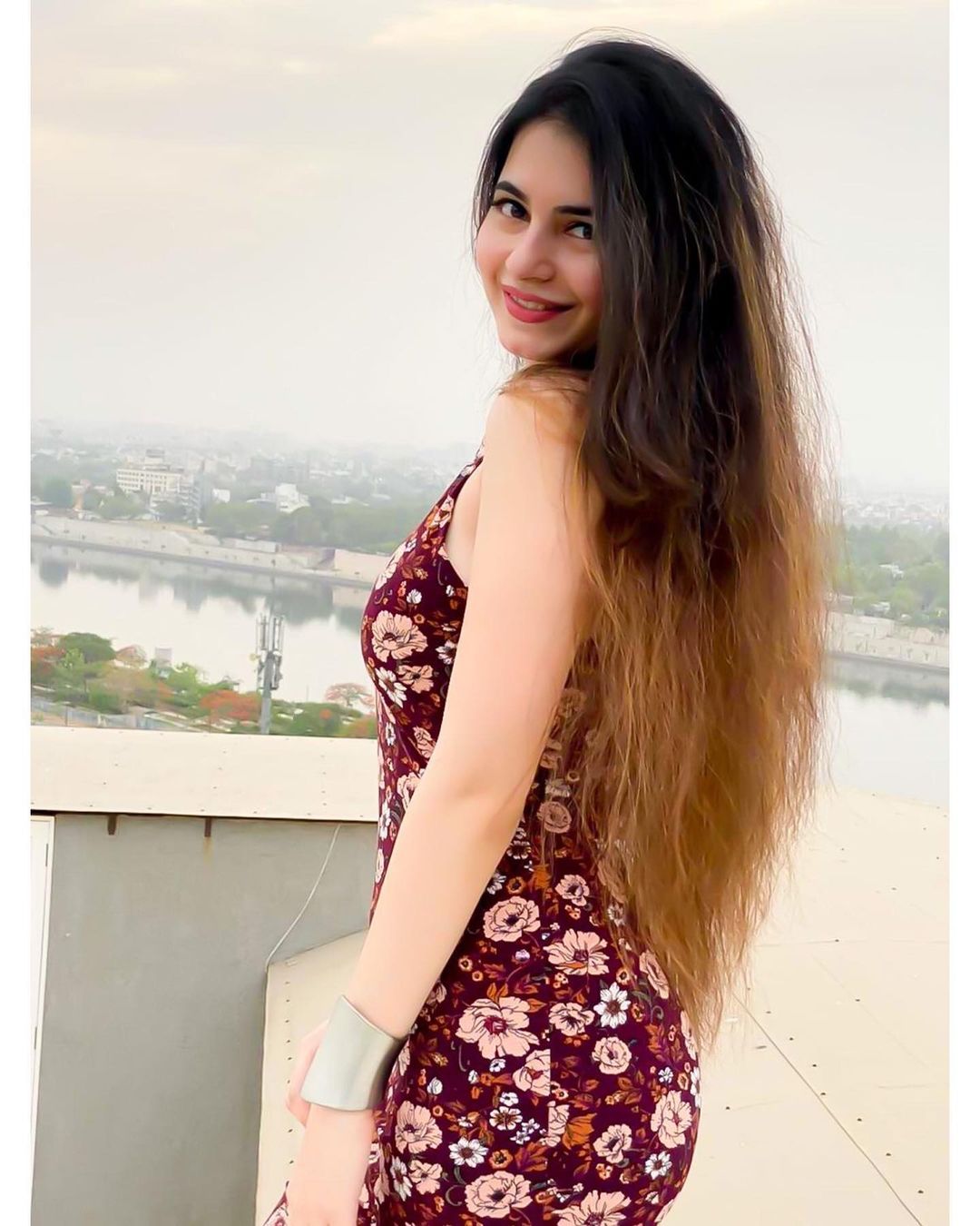 Monal Jagtani Instagram, Biography, Twitter, Success Story, Net Worth, Age, Family, Boyfriend, Career, Education, and Body Measurements